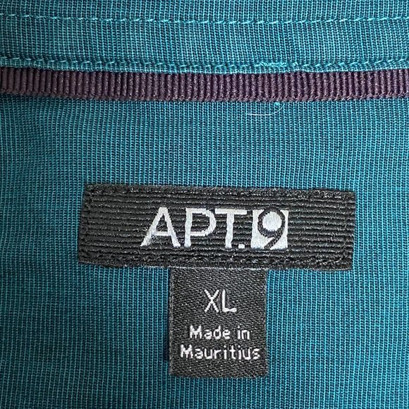 Assortment of Casual (Button Downs and Polo) - Picture 5 of 9